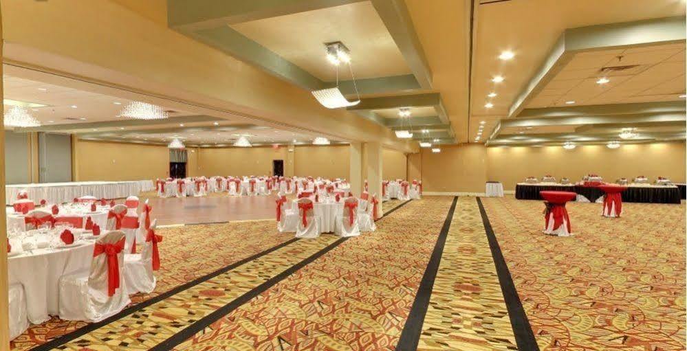 E Hotel Banquet & Conference Center Едисън Екстериор снимка